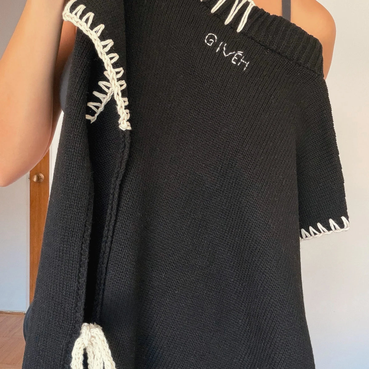 Givéh Rú Vest