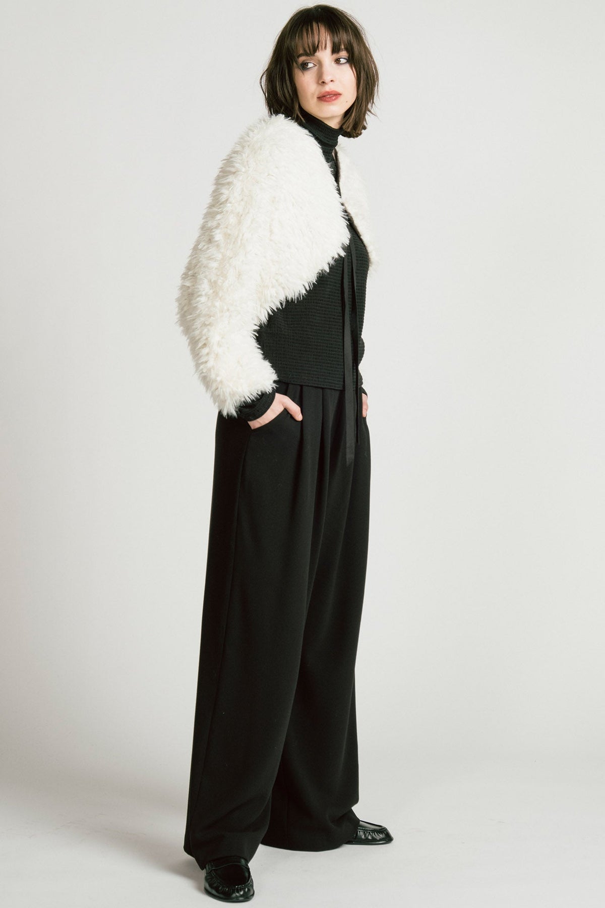 Allison Wonderland Cygnus Shrug - Ivory