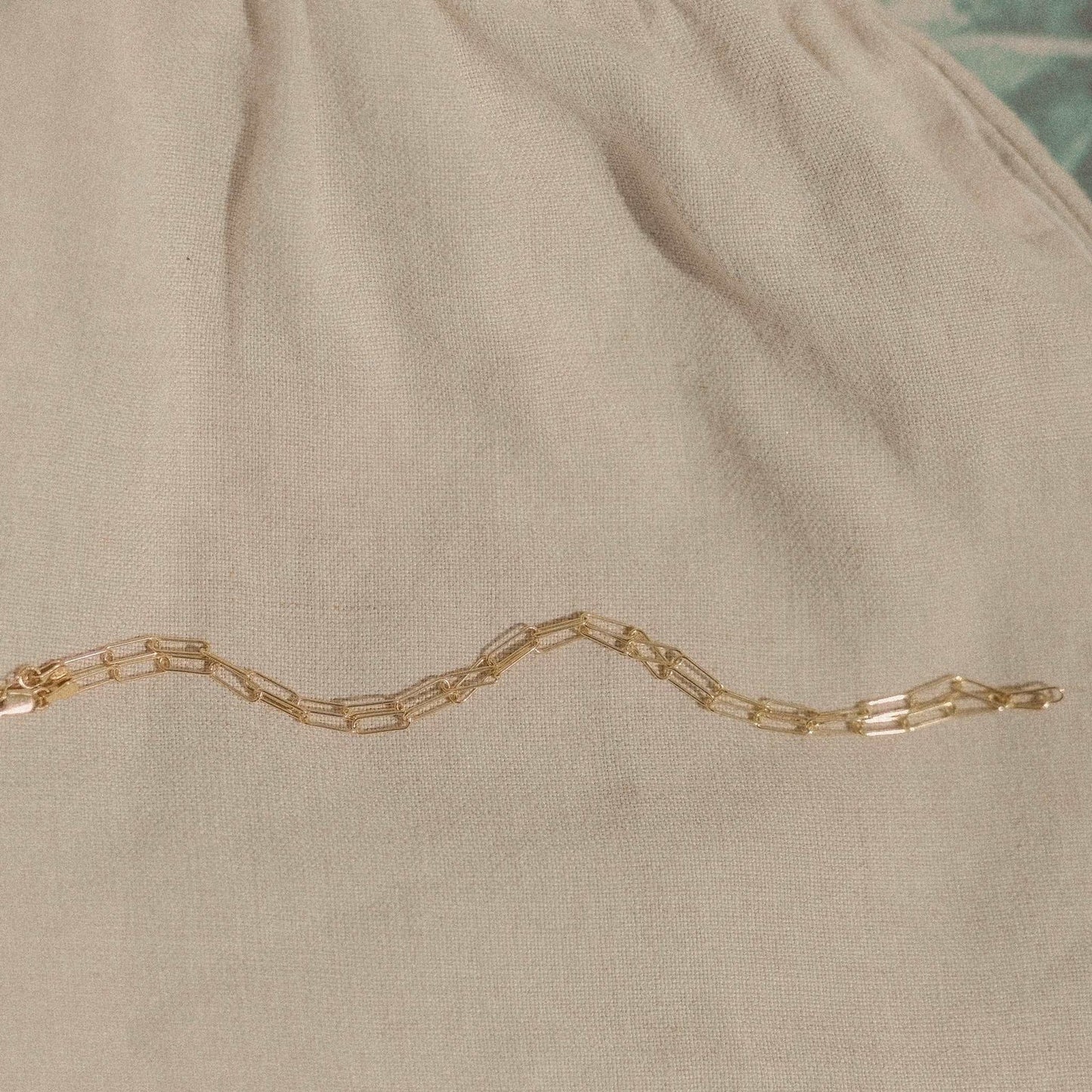 Rauw. Nostalgia Chain