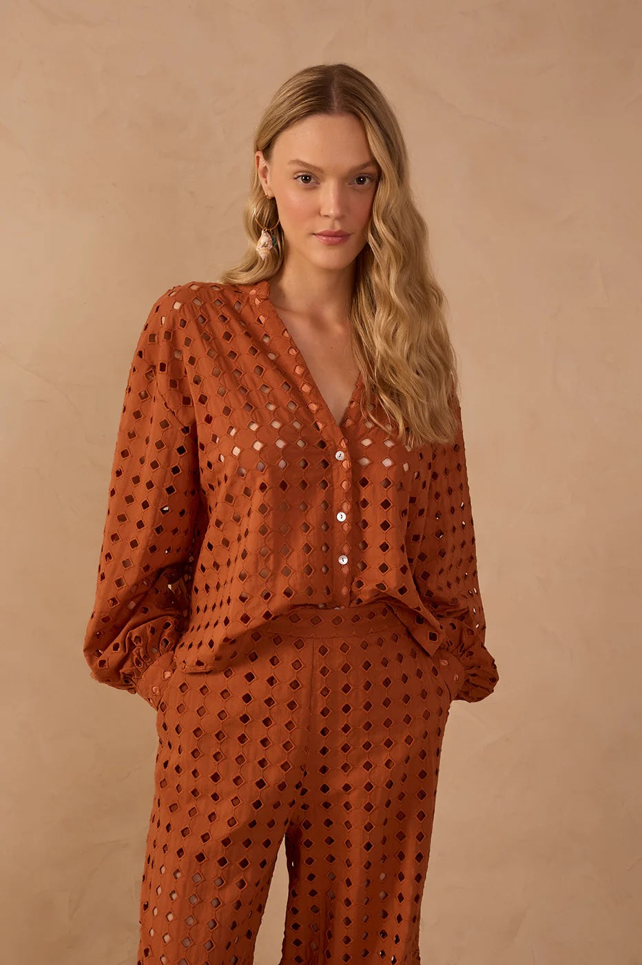 Dress To Brown Castanha Lace V Neck Shirt