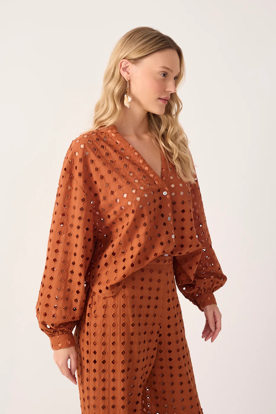 Dress To Brown Castanha Lace V Neck Shirt