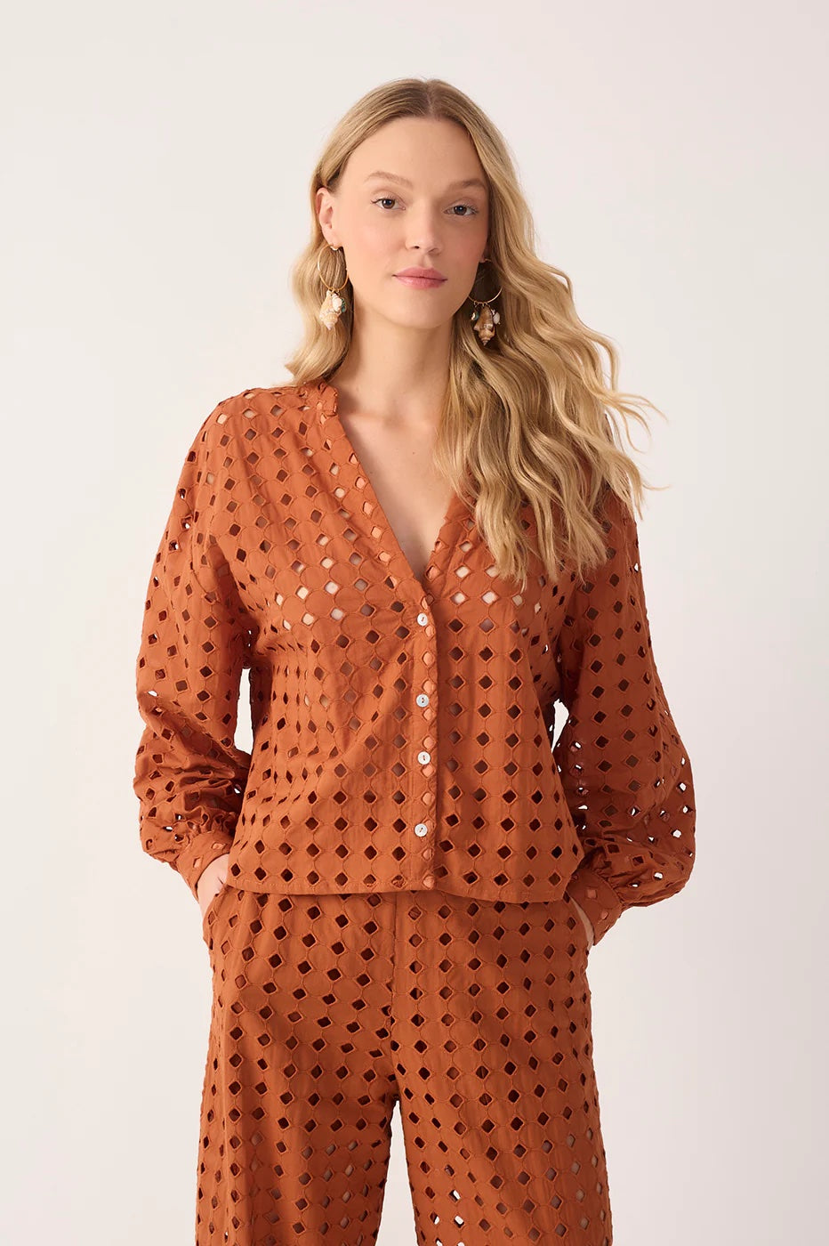 Dress To Brown Castanha Lace V Neck Shirt