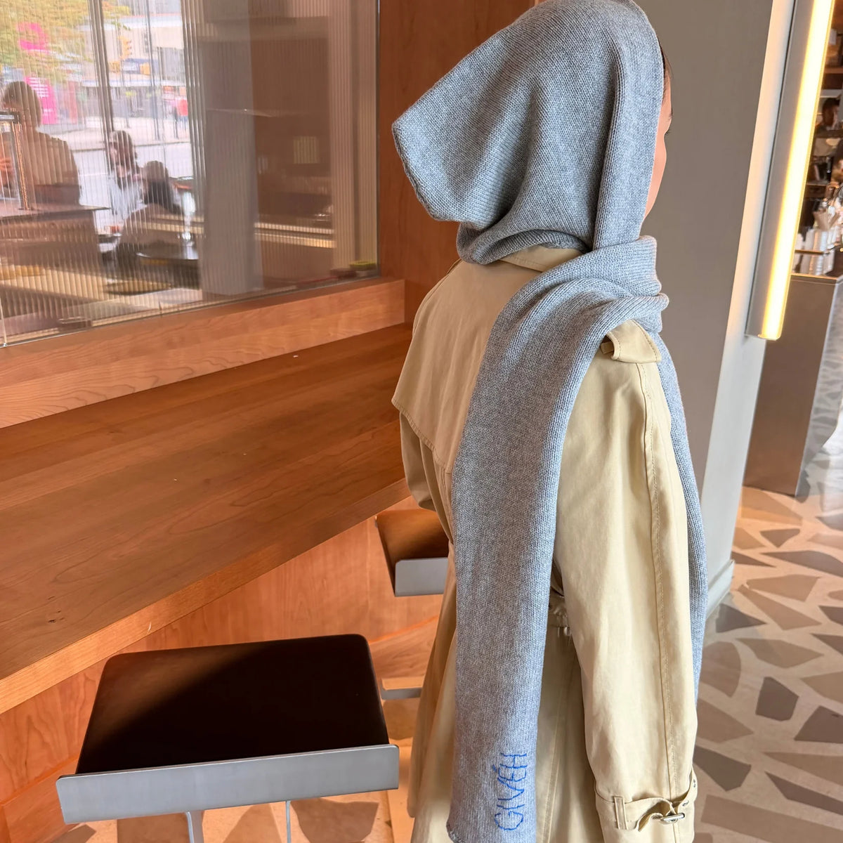 Givéh Garm Hooded Scarf - Grey