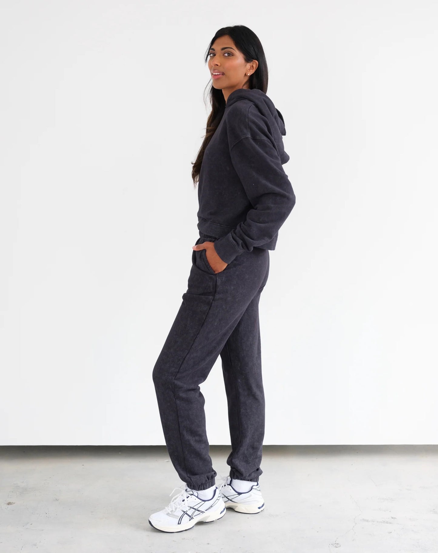 Cropped Core Hoodie - Washed Black
