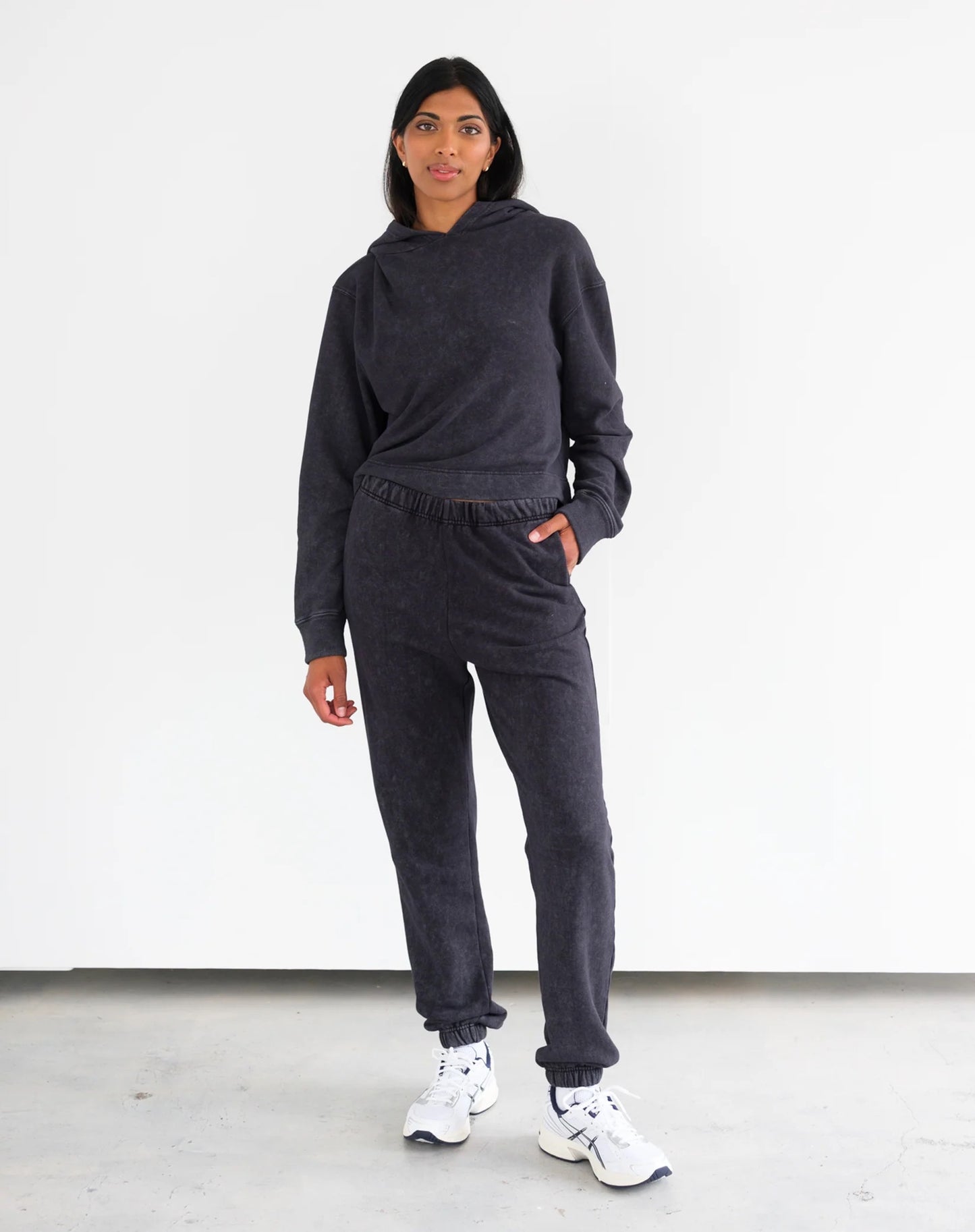 Cropped Core Hoodie - Washed Black