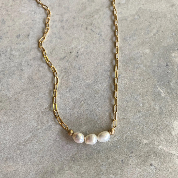 LOLO Chloe Pearl Trio Necklace - Gold