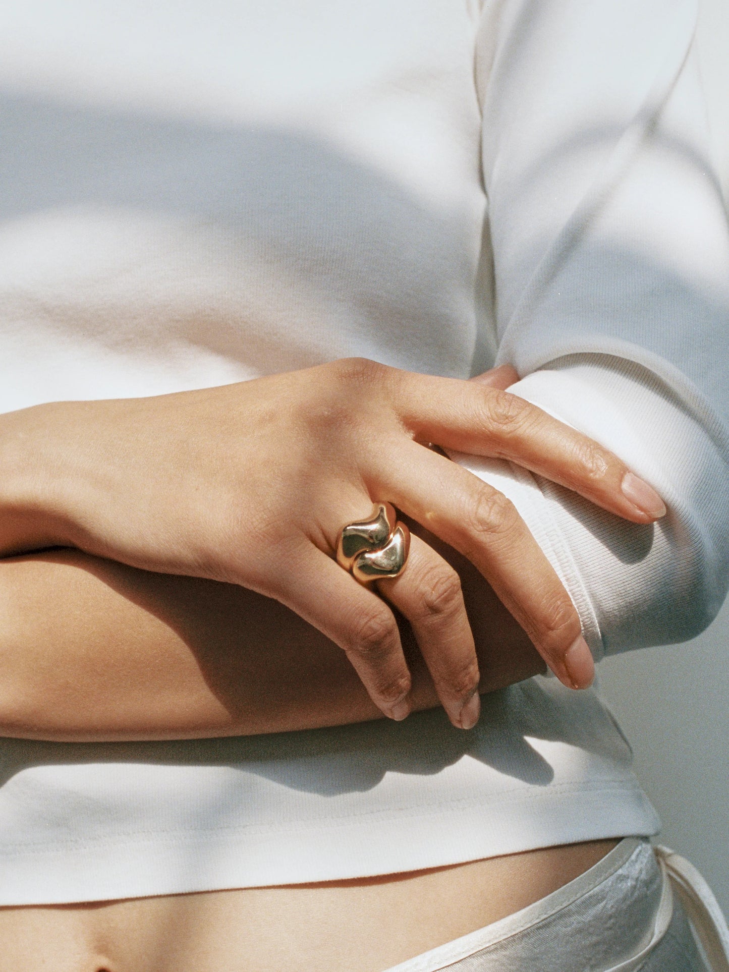 Wolf Circus Bean Ring - Gold