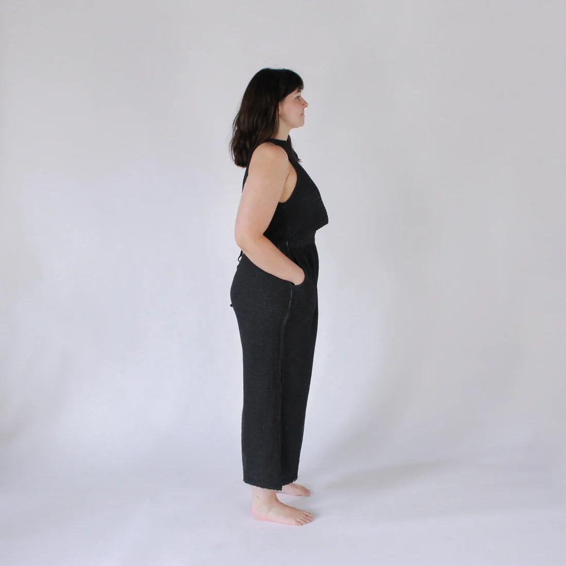 Crinkle Keyhole Tank Top - Black