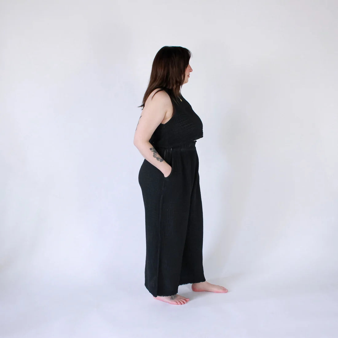 Crinkle Keyhole Tank Top - Black