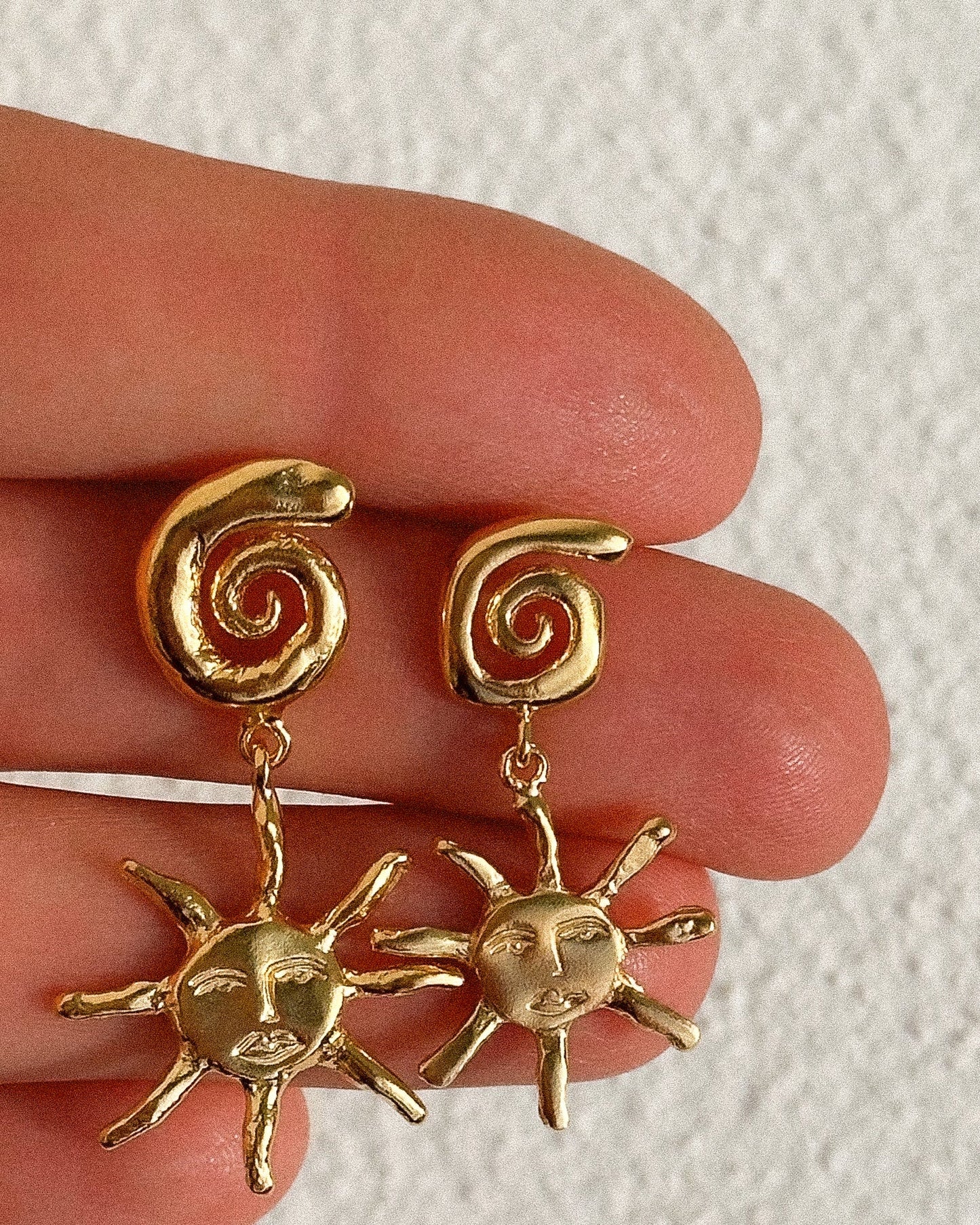 Rauw. Holidaymode Earrings