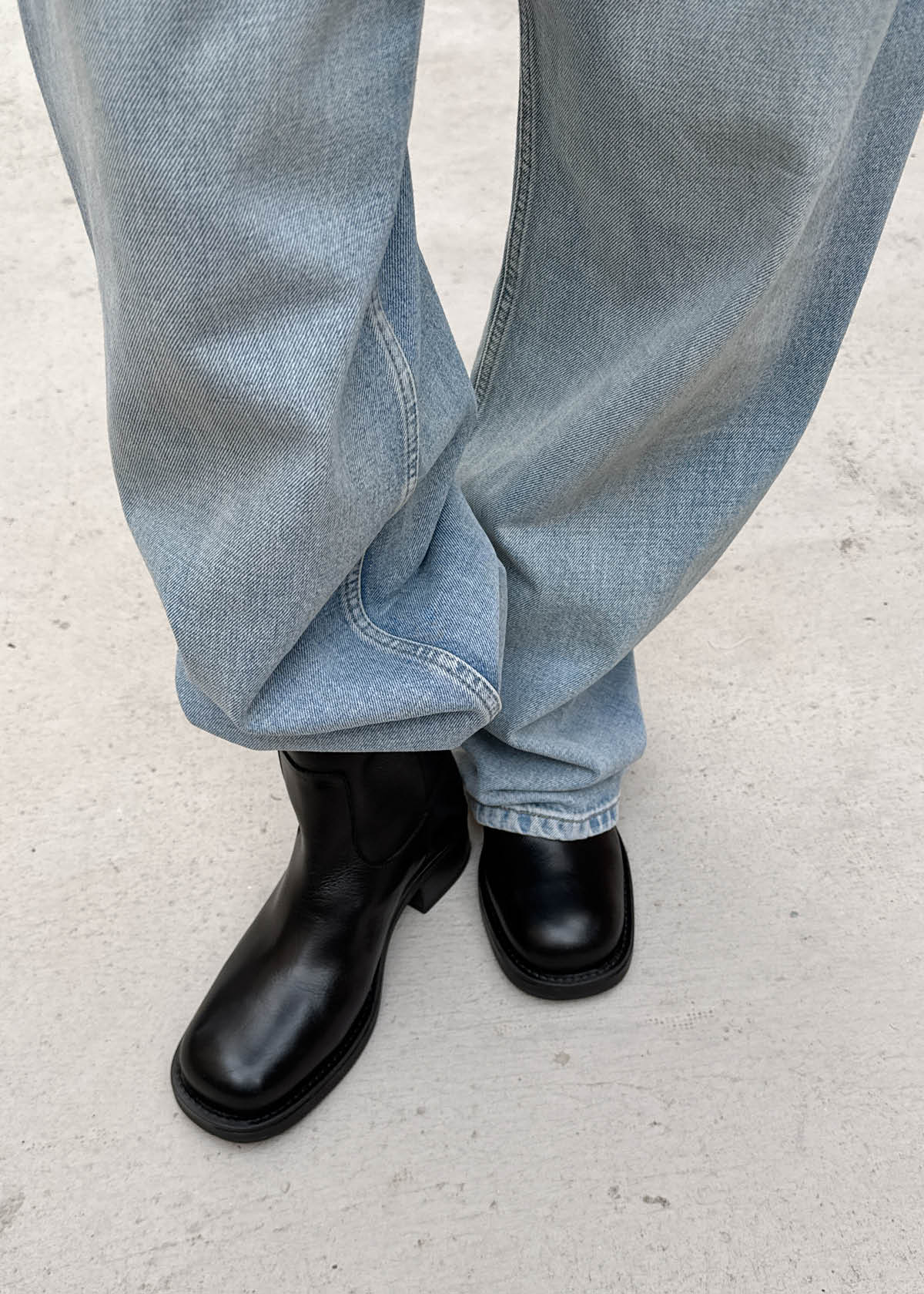 Alohas Rajan Leather Boots - Brushed Black