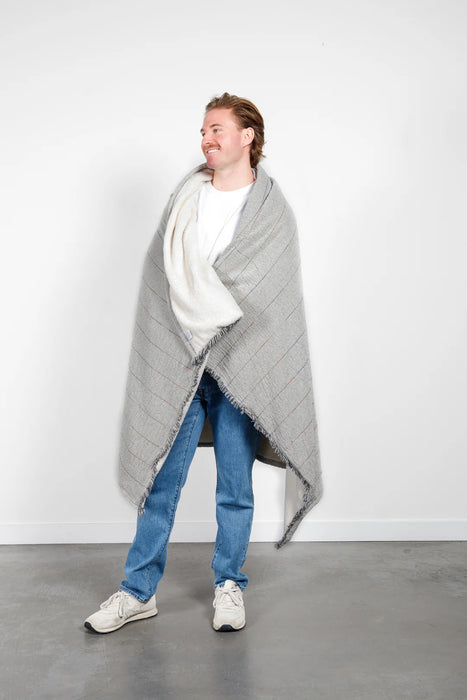 The Everest Throw - Grey