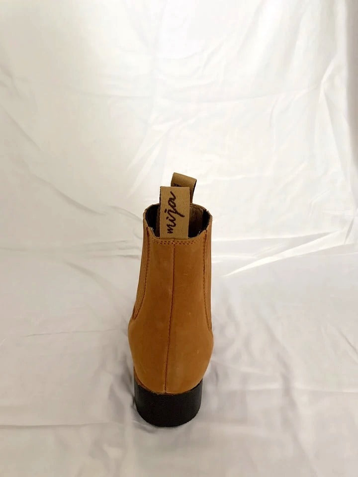 Mija Classic Boots in Honey